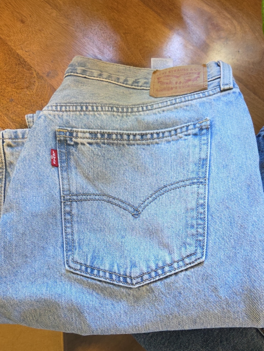 Levi's Men's Light Wash Relaxed Fit Denim Jeans
